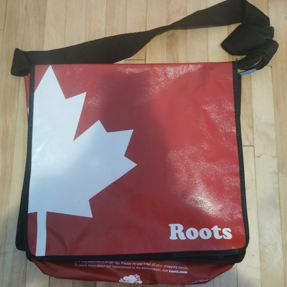 Roots Handbags - Roots  messager bag